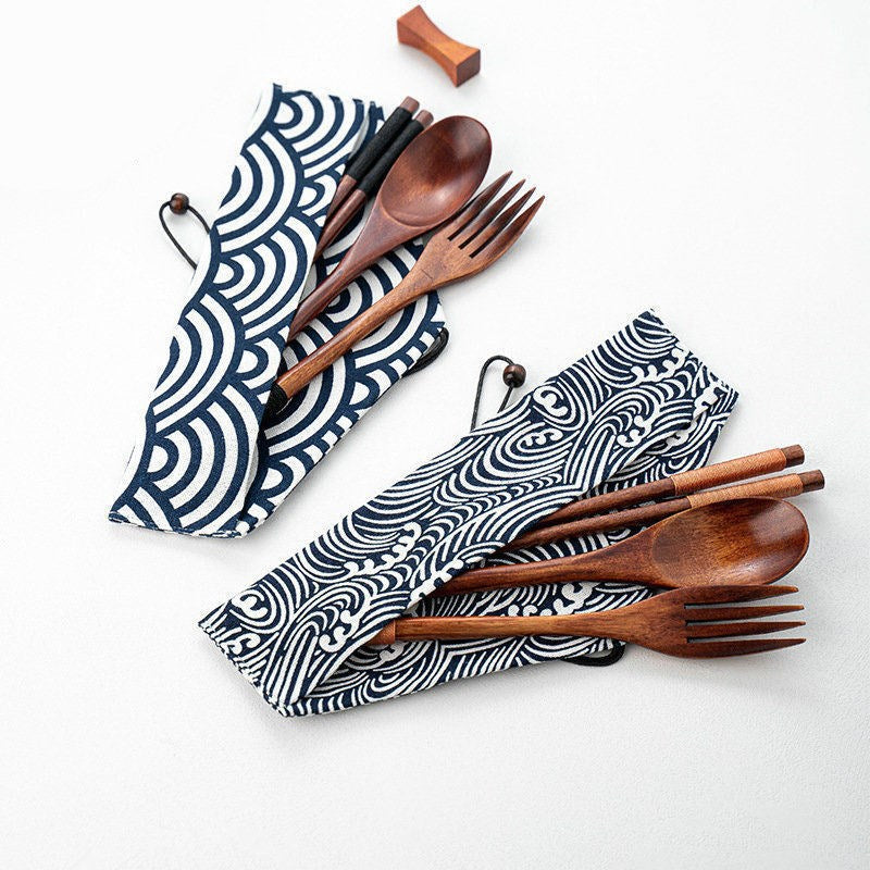 WoodTrio™｜木のぬくもりを、持ち歩く。天然楠木カトラリー3点セット